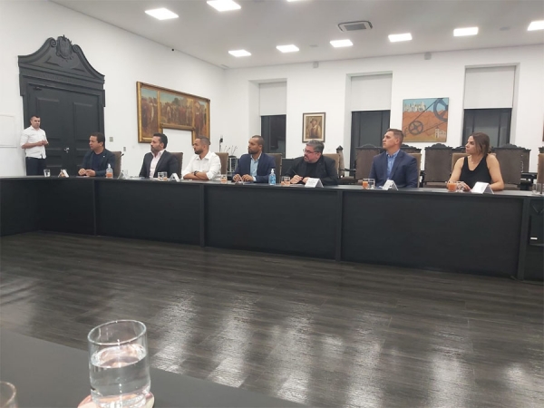 REUNI&Atilde;O COM O GOVERNADOR TARCISIO DE FREITAS