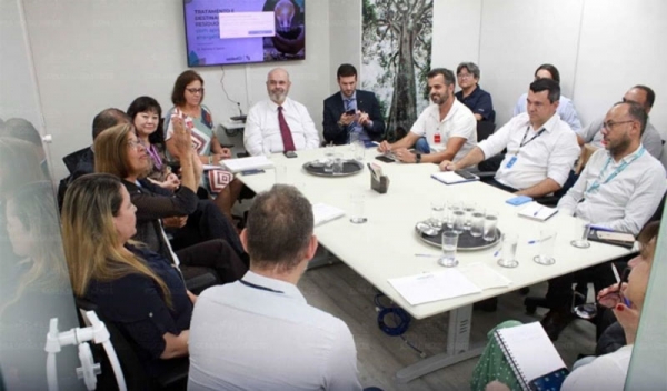 CONISUD EM REUNI&Atilde;O COM A SEMIL E CETESB
