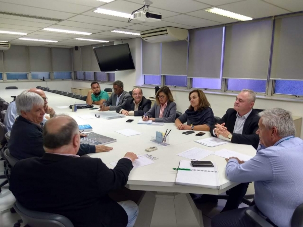 Prefeita Maria L&uacute;cia Marques, de Embu Gua&ccedil;u, Vice Presidente do Conisud, Josu&eacute; Ramos, Prefeito de Vargem Grande Paulista e Presidente do Consulti, Brigida Sacramento, Secret&aacute;ria Executiva do Conisud, Roberto Terassi, diretor da Acise, Jos&eacute; Batista Rodrigues, Pedreira de Embu e Eng. Francisco Marques, da prefeitura de Embu das Artes.