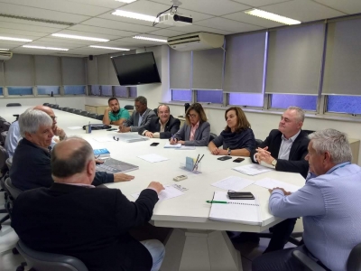 Prefeita Maria L&uacute;cia Marques, de Embu Gua&ccedil;u, Vice Presidente do Conisud, Josu&eacute; Ramos, Prefeito de Vargem Grande Paulista e Presidente do Consulti, Brigida Sacramento, Secret&aacute;ria Executiva do Conisud, Roberto Terassi, diretor da Acise, Jos&eacute; Batista Rodrigues, Pedreira de Embu e Eng. Francisco Marques, da prefeitura de Embu das Artes.